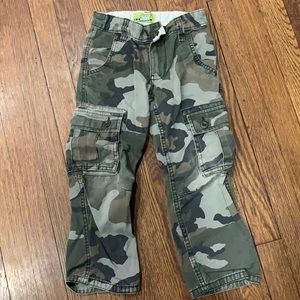 Old Navy Camo Cargo Pants- Size 5